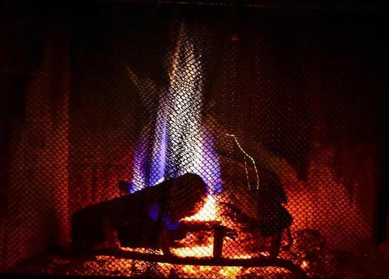 How to Plan the Perfect Screen-Light Evening at Home